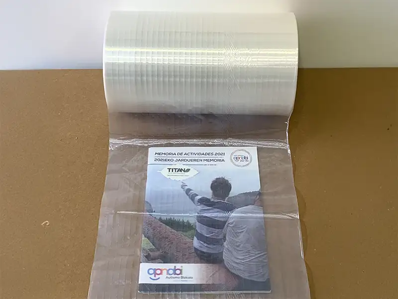Film en bobina de material compostable para retractilar